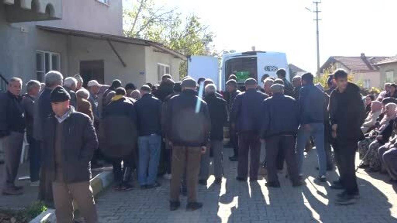 Uşak'ta Trafik Kazası: 3 Kişi Hayatını Kaybetti — Mehmet Karaman Toprağa Verildi