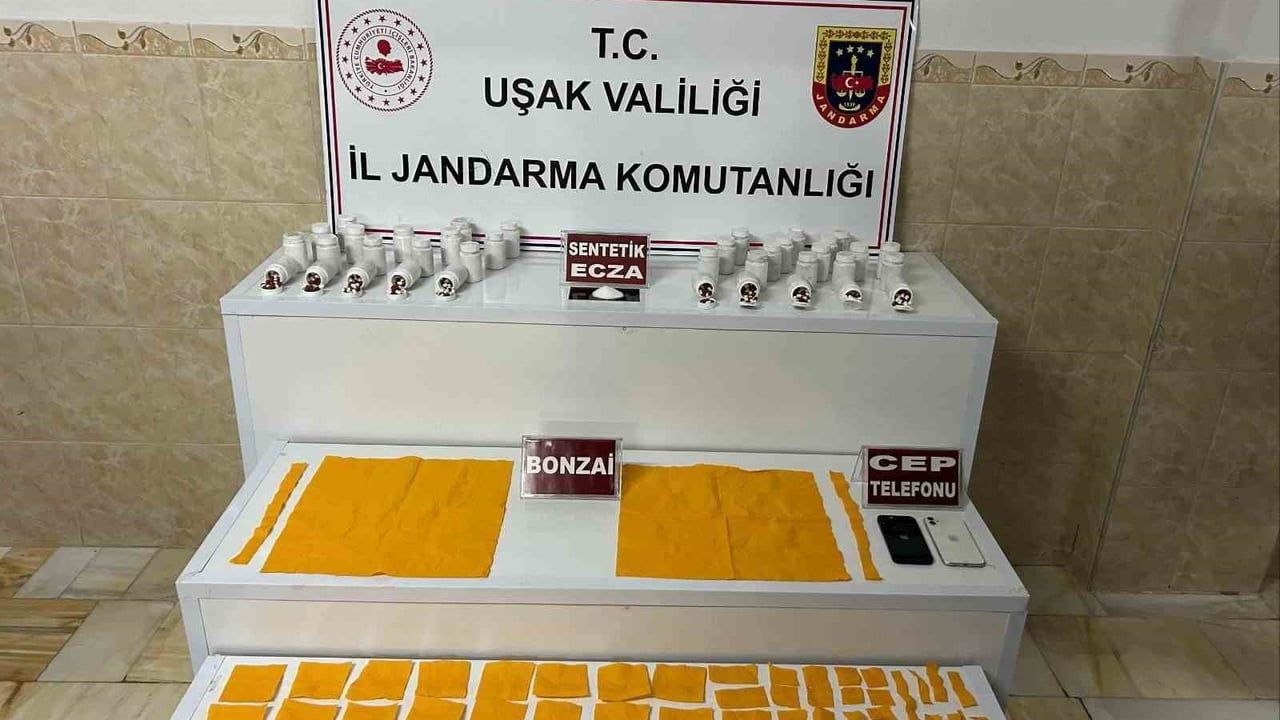 Uşak'ta Zehir Taciri Tutuklandı: 2.270 Lyrica ve Bonzai Ele Geçirildi