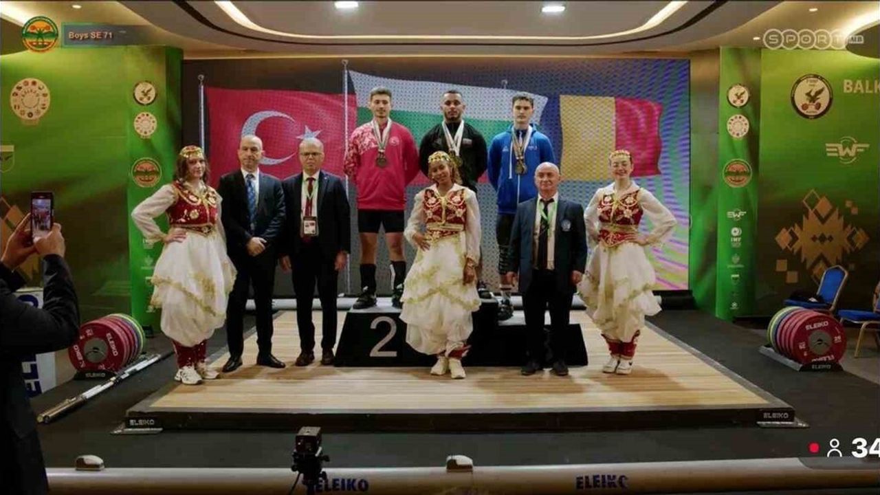 Uşak Üniversitesi'nden Anıl Gökçen, Durres’te Halter Balkan Şampiyonası'nda Gümüş