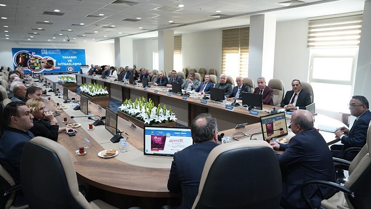 Uşak Üniversitesi: Rektör Prof. Dr. Ahmet Demir Senato ile Buluştu