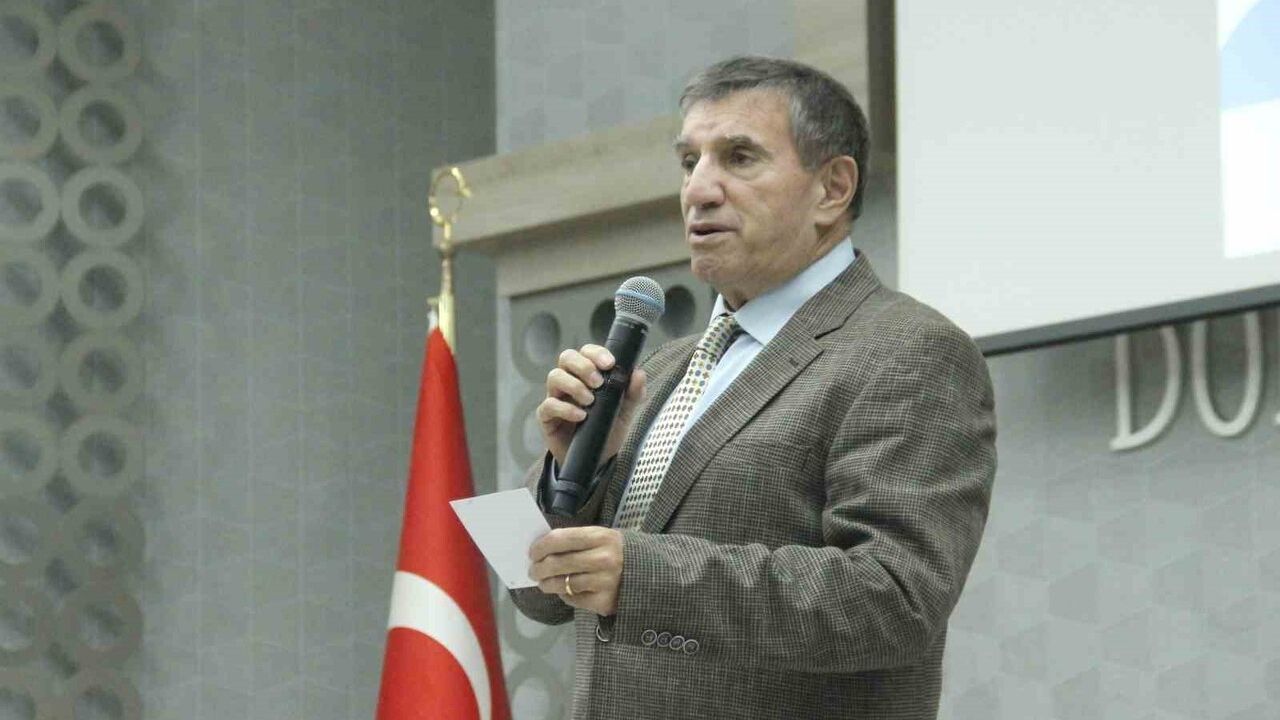 Üstün Dökmen İzmir’de: Ailede ve Okulda Kaliteli İletişim Semineri