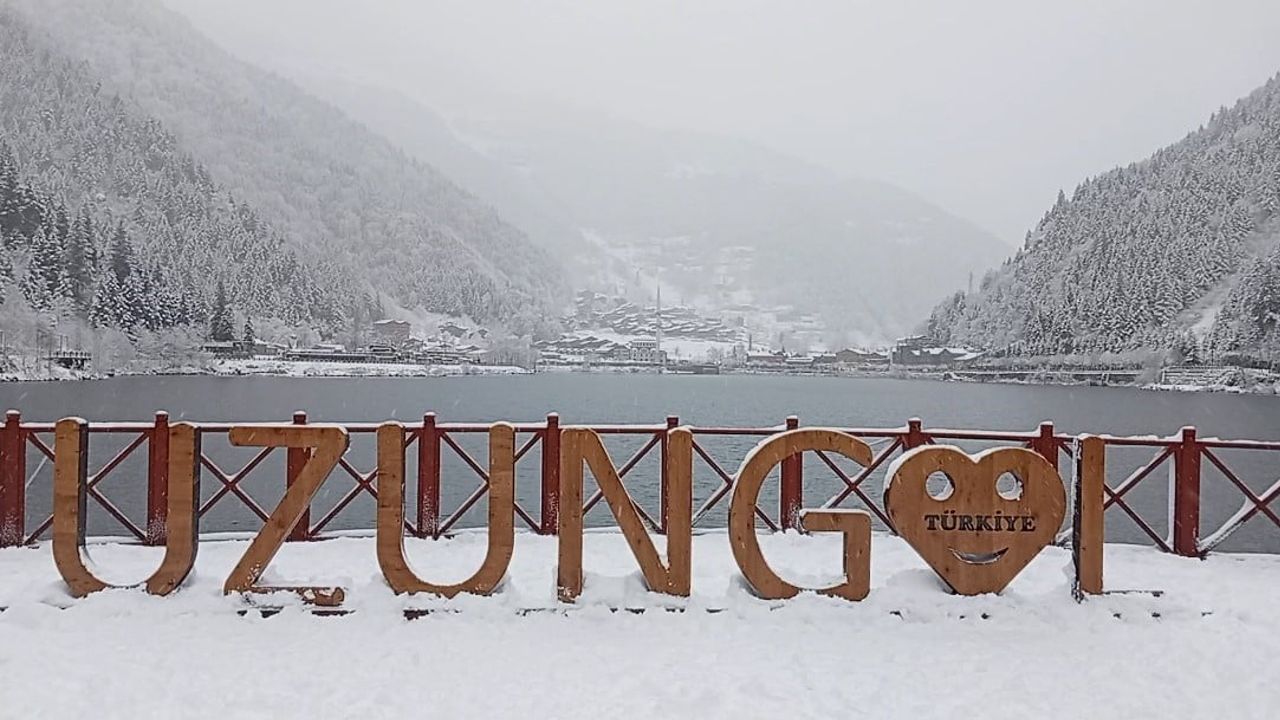 Uzungöl Beyaz Gelinliğini Giydi: Kar Kalınlığı 15 Santimetreye Ulaştı