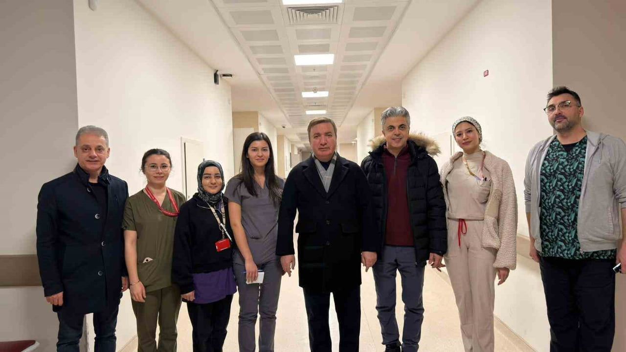 Vali Aydoğdu Mengücek Gazi Eğitim ve Araştırma Hastanesi'ni Ziyaret Etti