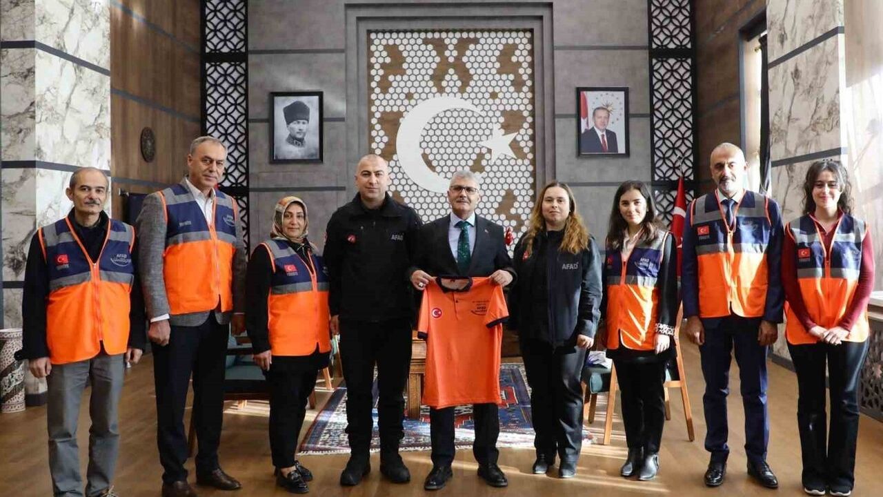 Vali Çelik: AFAD Gönüllüleri Niğde'nin Güçlü Dayanağı