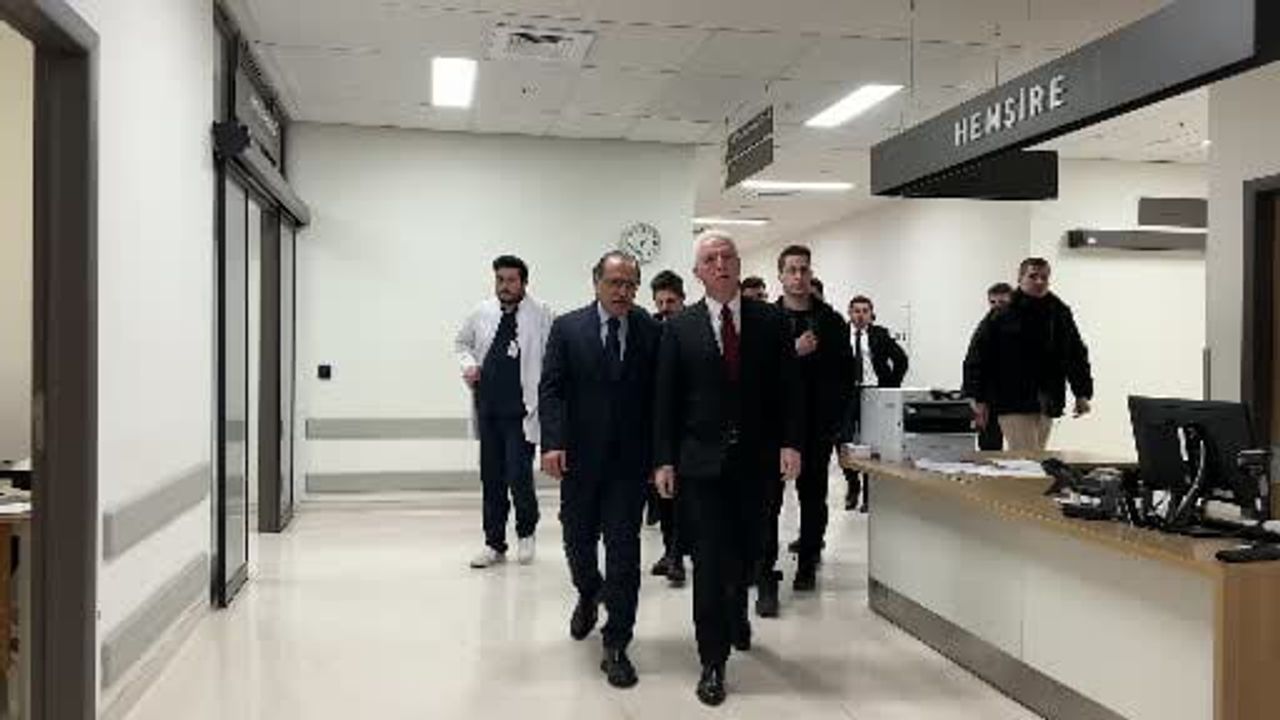 Vali Davut Gül Esenyurt’taki Minibüs Kazasında Yaralıları Hastanede Ziyaret Etti