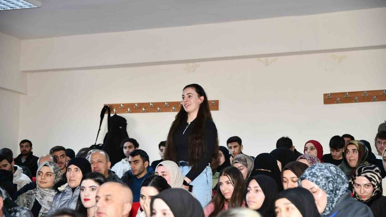 Vali Hayrettin Çiçek Ardahan Üniversitesi'nde Söyleşi