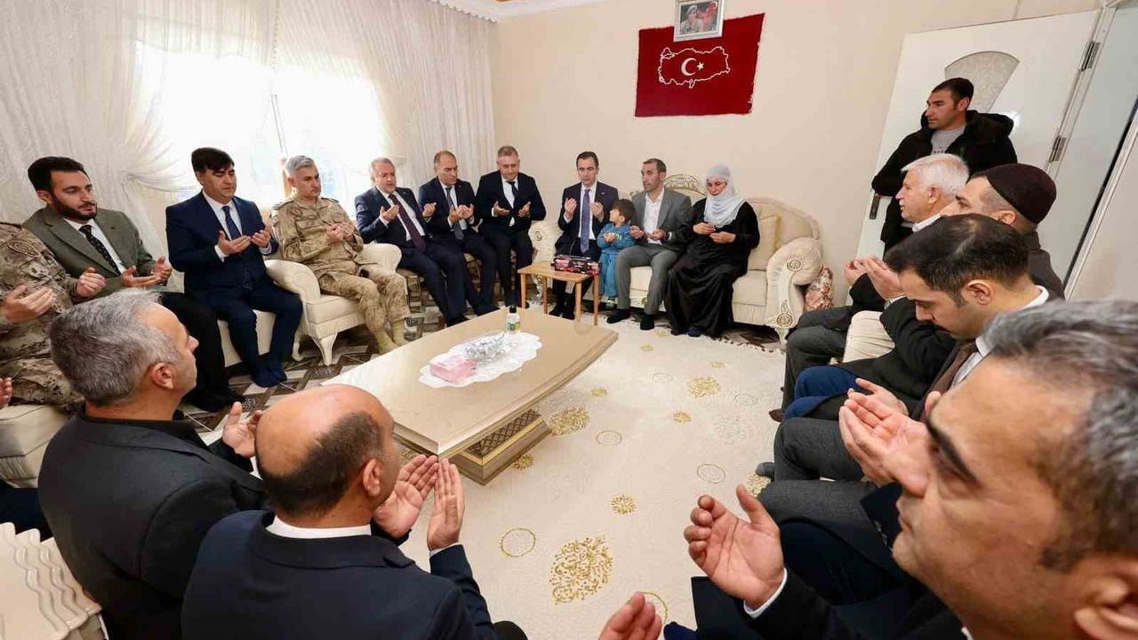 Vali Karakaya’dan Şehit Ahmet Soyalan’ın Ailesine Ziyaret