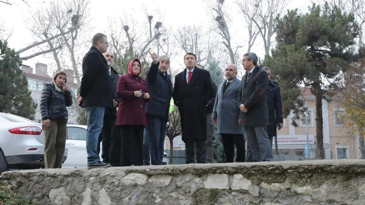 Vali Musa Işın, Kütahya Lisesi Restorasyonunu Yerinde İnceledi