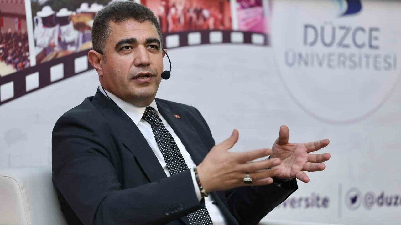 Vali Selçuk Aslan'dan Akçakoca'da Gençlere İlham Veren Söyleşi