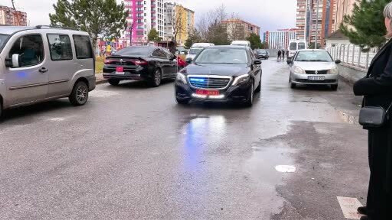 Vali Şimşek, Babası Asker Olan 7 Yaşındaki Gökçe'yi Evinde Ziyaret Etti