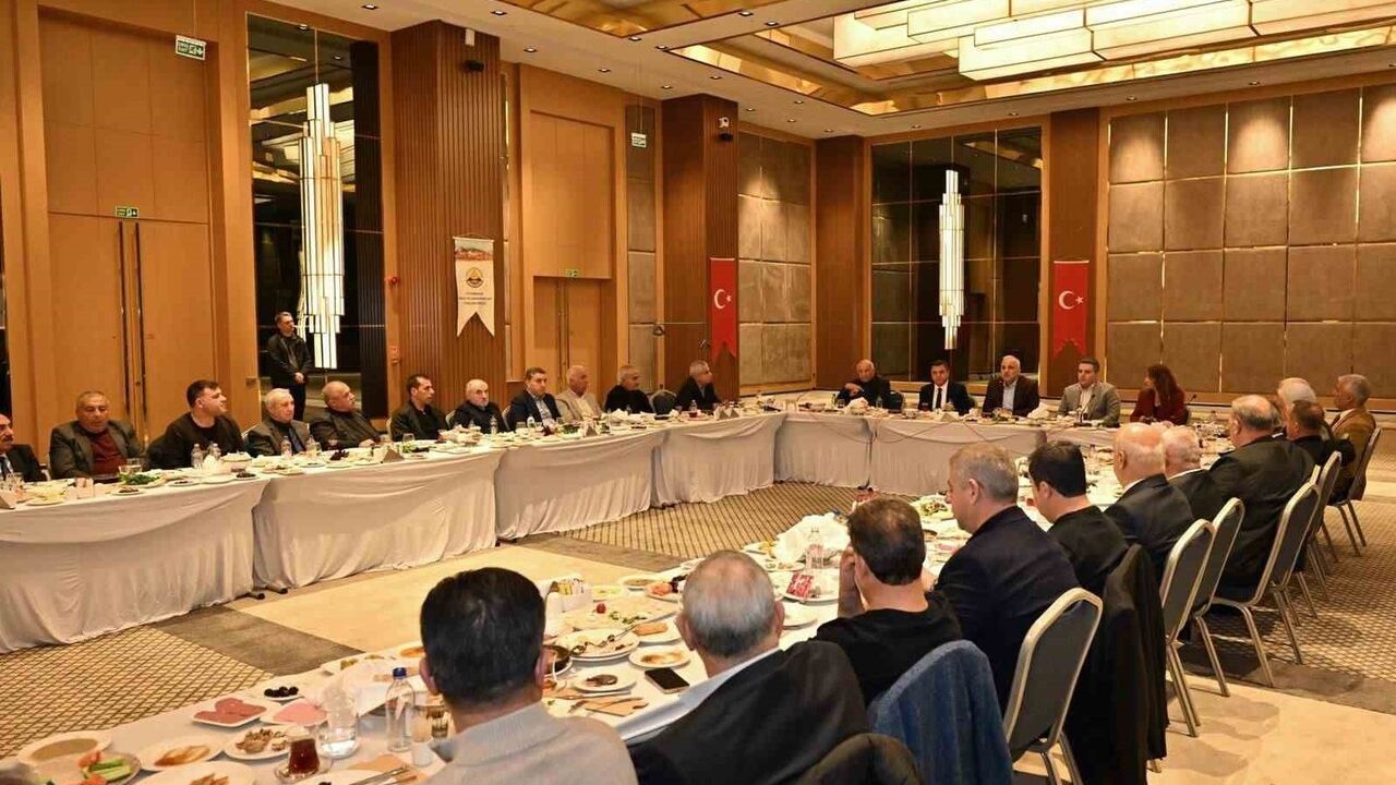 Vali Zorluoğlu, DESOB Oda Başkanlarıyla Esnafın Taleplerini Dinledi