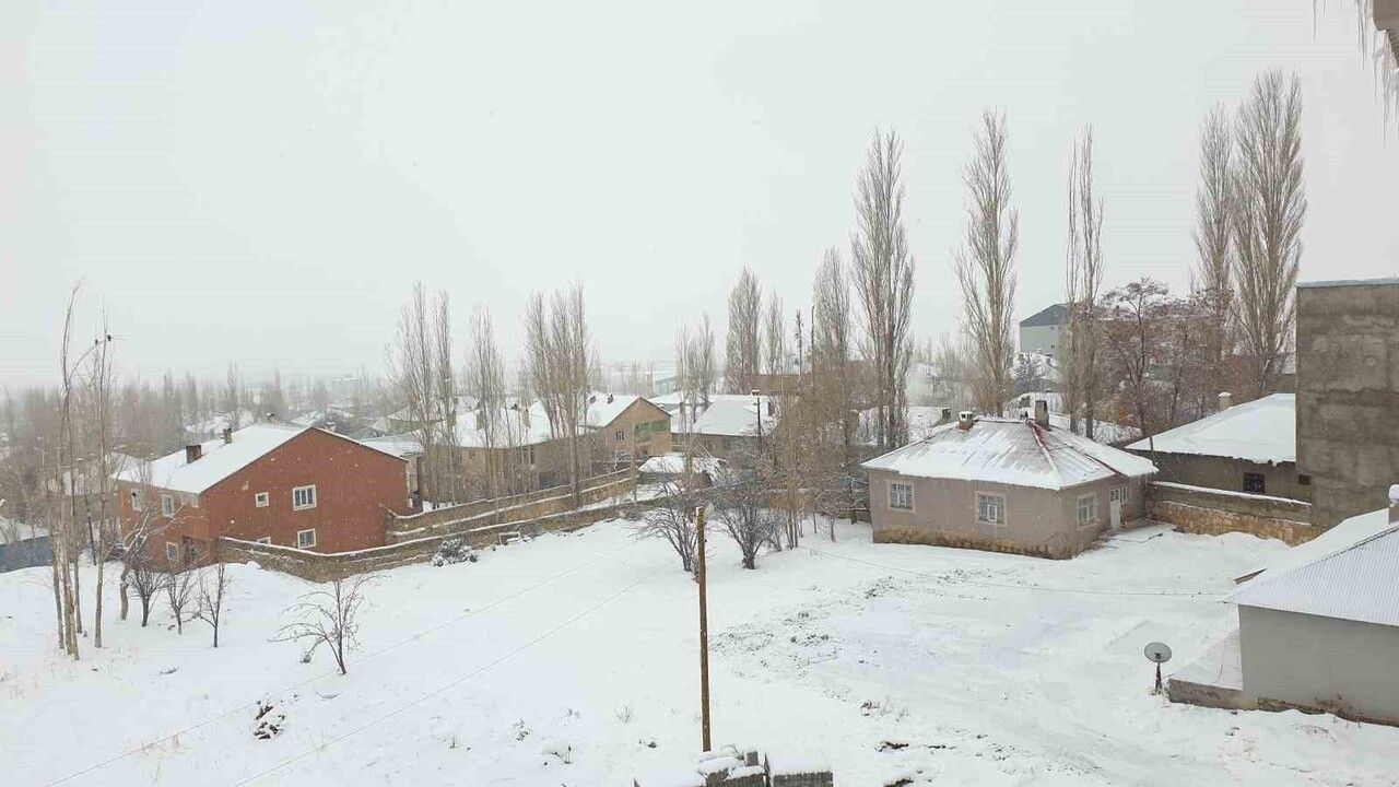 Van Başkale'de Yoğun Kar ve Sis: Yüksek Kesimlerde 50 cm