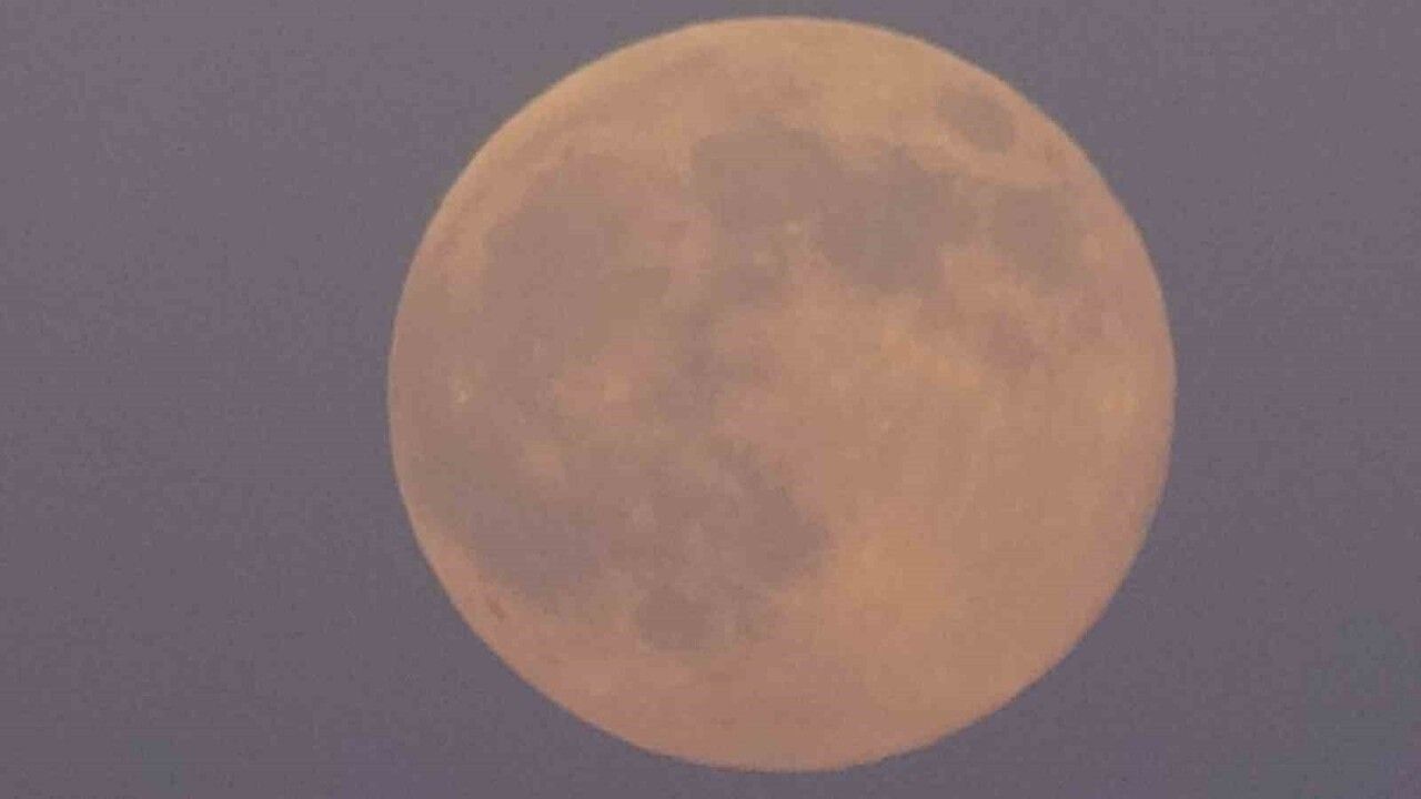 Van'da 2025'in Son Dolunayı Kartpostallık Görsel Şölen Yarattı