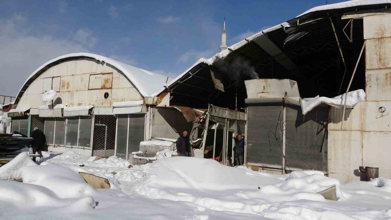 Van'da 27 yıllık Mısır Çarşısı iki katlı modern arastaya dönüşüyor