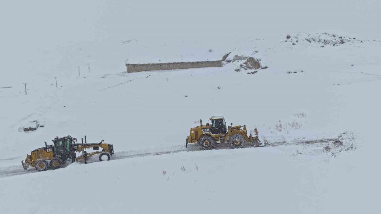 Van'da 569 yerleşim yeri yolunun 506'sı yeniden ulaşıma açıldı