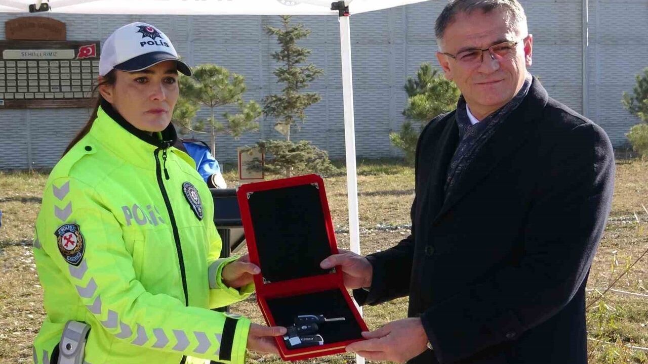 Van'da Emniyetin Yeni Araçları Törenle Teslim Edildi