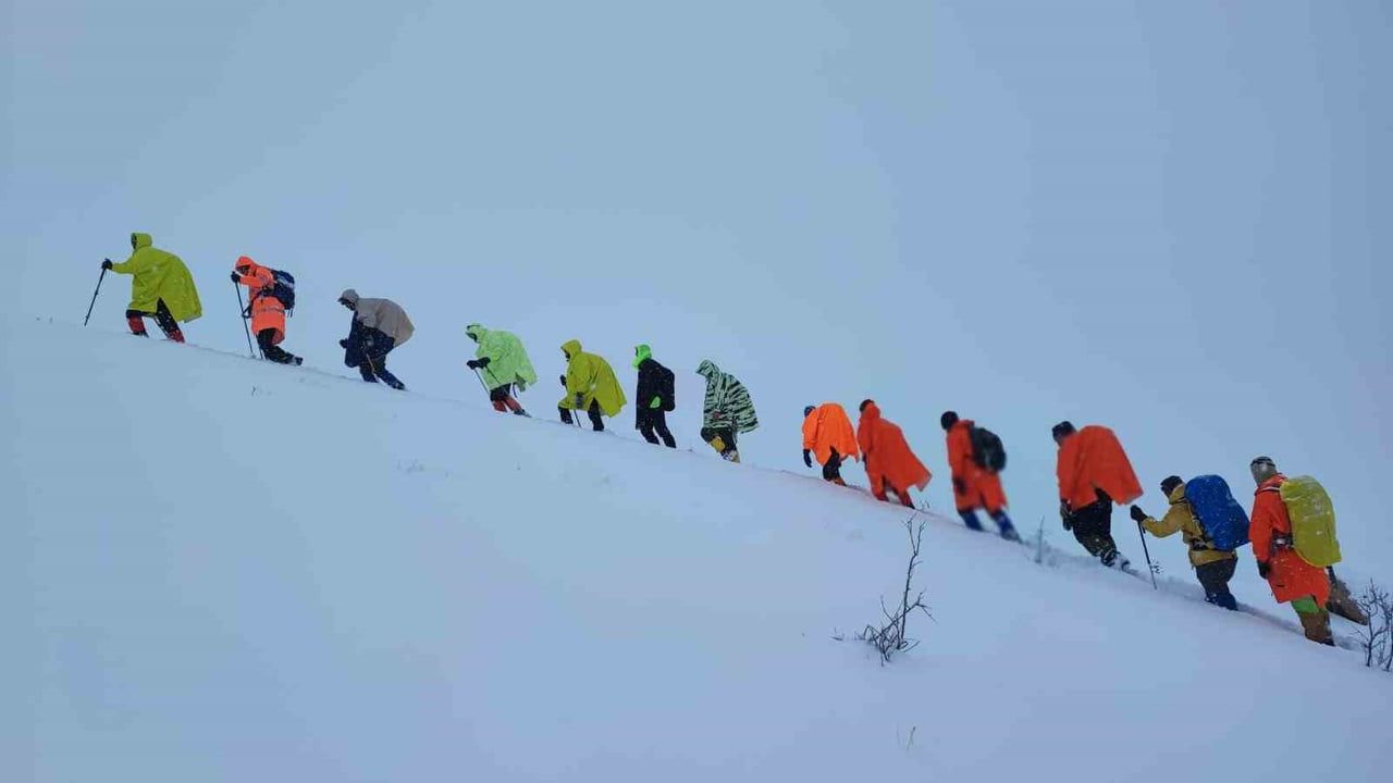 Van'da Kar Yolları Kapattı: Rotayı Toprakkale'ye Çevirdiler