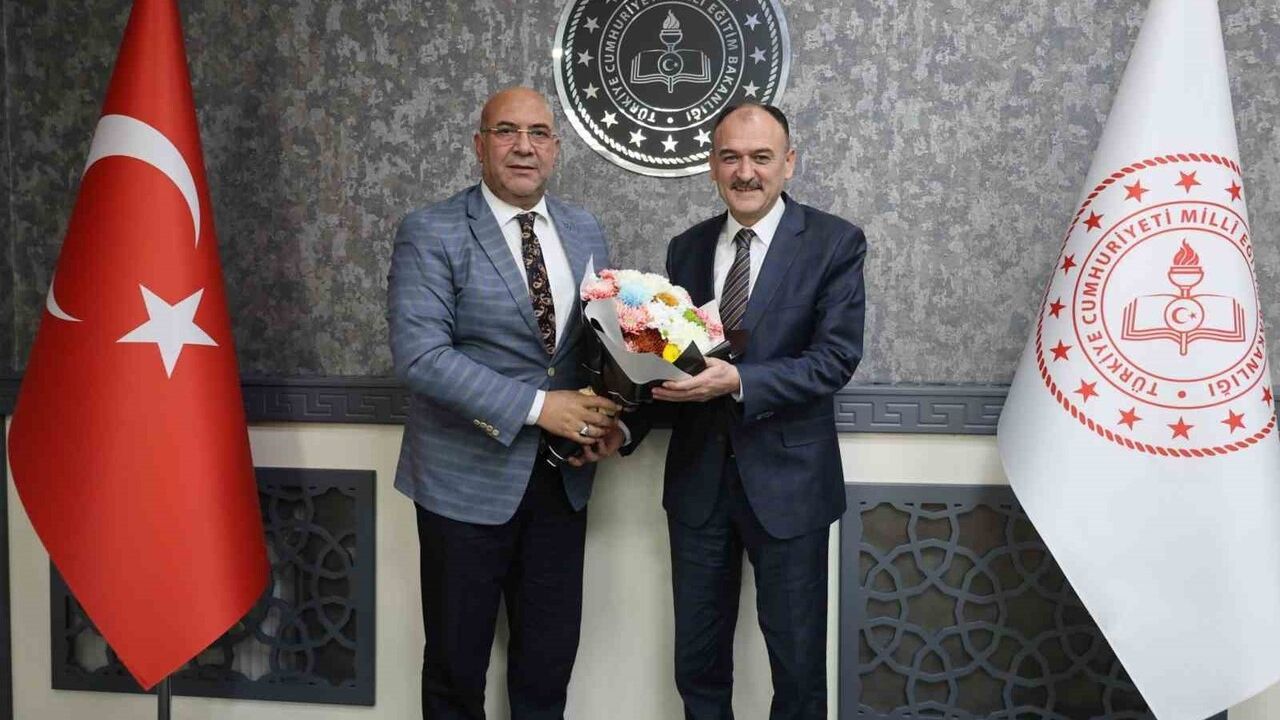 Van'da Yeni Millî Eğitim Müdürü Bilal Yılmaz Çandıroğlu Göreve Başladı