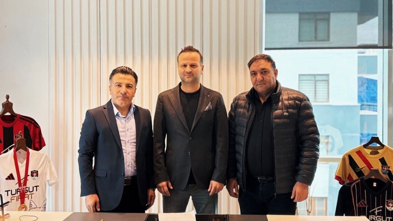 Vanspor, Osman Zeki Korkmaz ile anlaştı