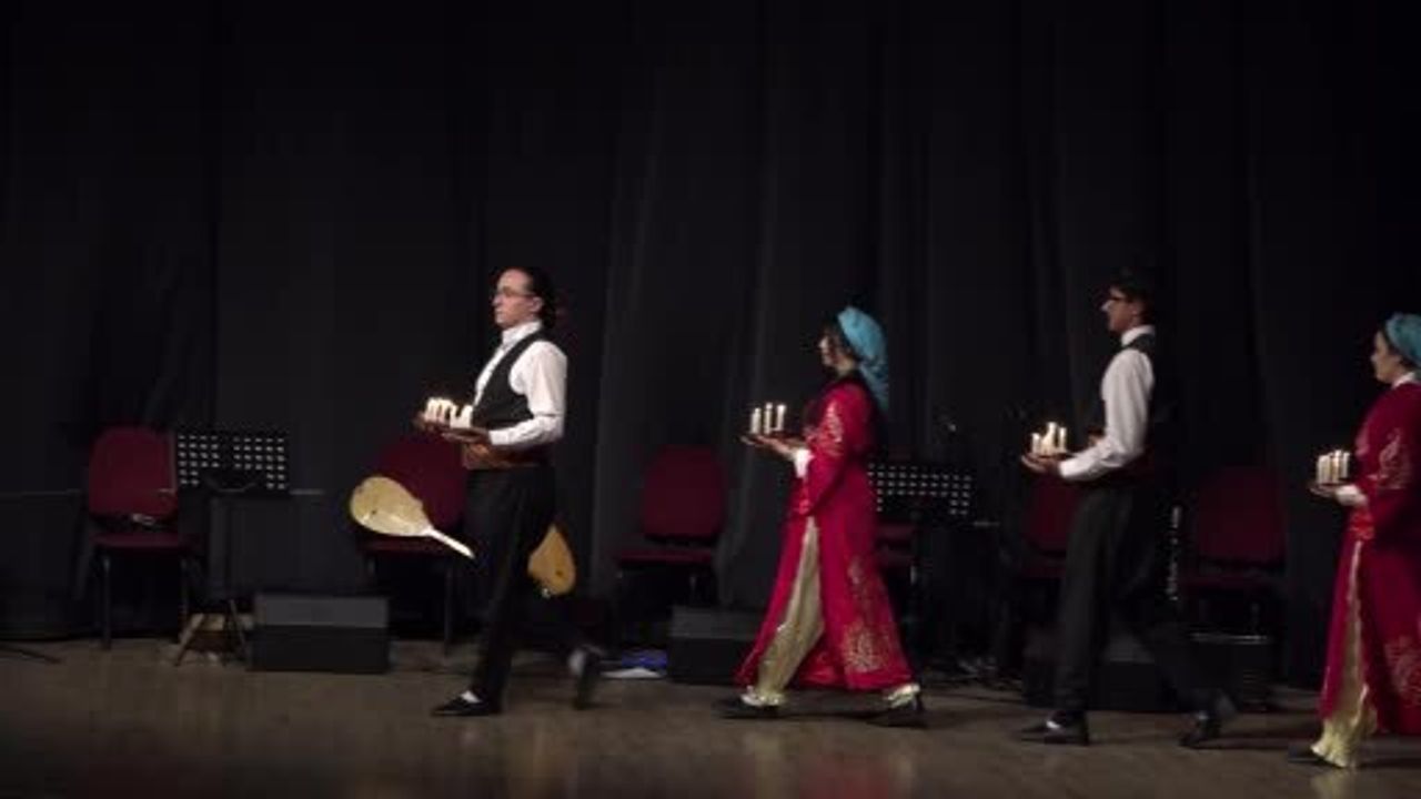 Vetakort Gösterisinde 'Annem Kanseri İkinci Kez Yendi' Duyurusu Salonu Ayağa Kaldırdı