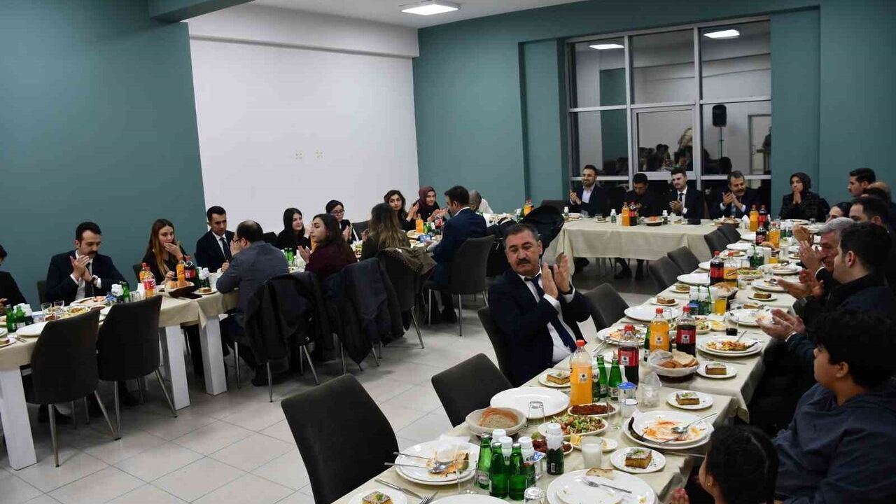 Vezirköprü'de HSK Tayinleri: Savcı Mehmet Karababa ve Hakimlere Veda