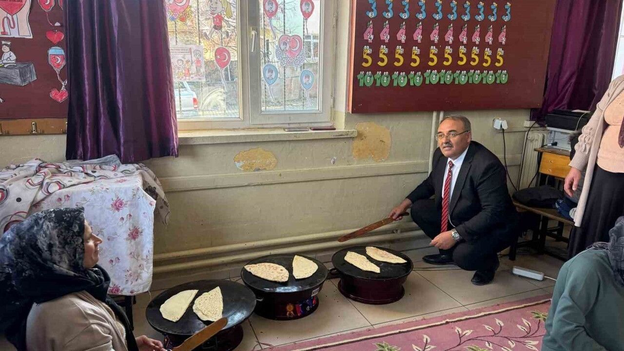 Vezirköprü Öğürlü İlkokulu'nda Gözleme Etkinliği ile Yerli Malı Haftası Kutlandı