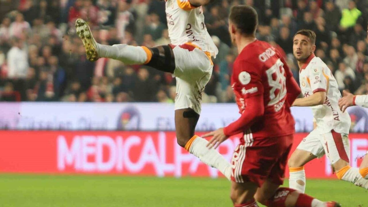 Victor Osimhen, Antalyaspor'a Karşı Trendyol Süper Lig'de 6. Golünü Attı