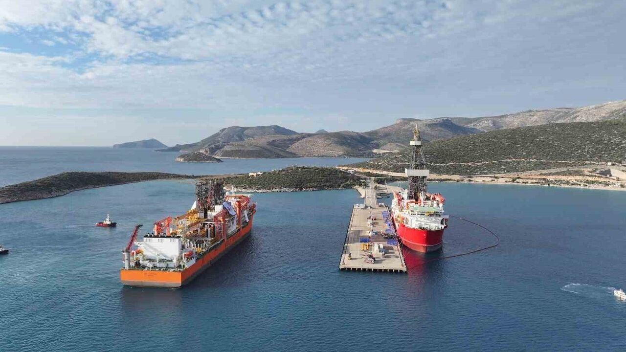 West Dorado Taşucu Limanı'na Yanaştı: Türkiye'nin 6'ıncı Sondaj Gemisi