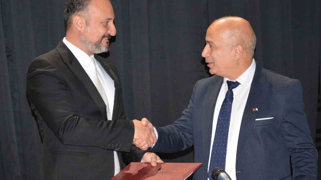 Yakın Doğu Üniversitesi Hastanesi, KKTC Kickboks ve Muaythai Federasyonu’nun Sağlık Sponsoru Oldu