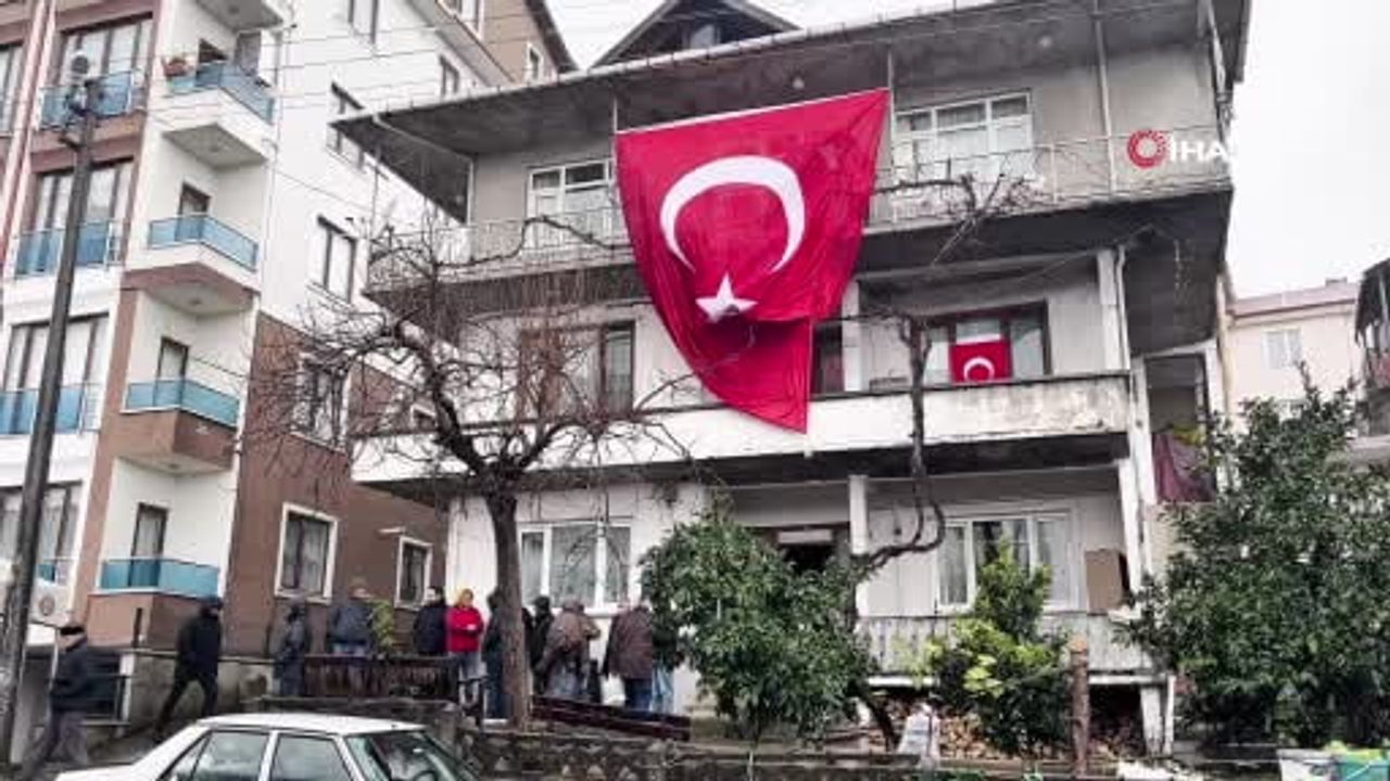 Yalova'da Şehit Olan Polis Turgut Külünk'ün Düzce'deki Baba Ocağına Acı Haber
