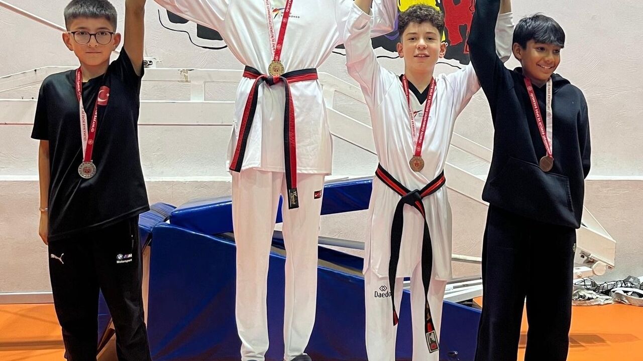 YayTanSay'tan 10 Madalya: Öğretmenler Günü Taekwondo Şampiyonası