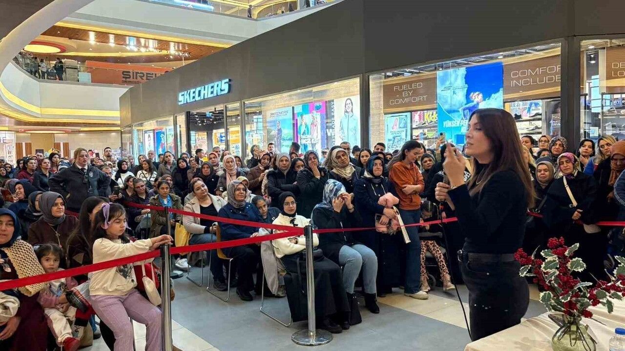 Yazar Dilek Cesur MalatyaPark’ta Okurlarıyla Buluştu