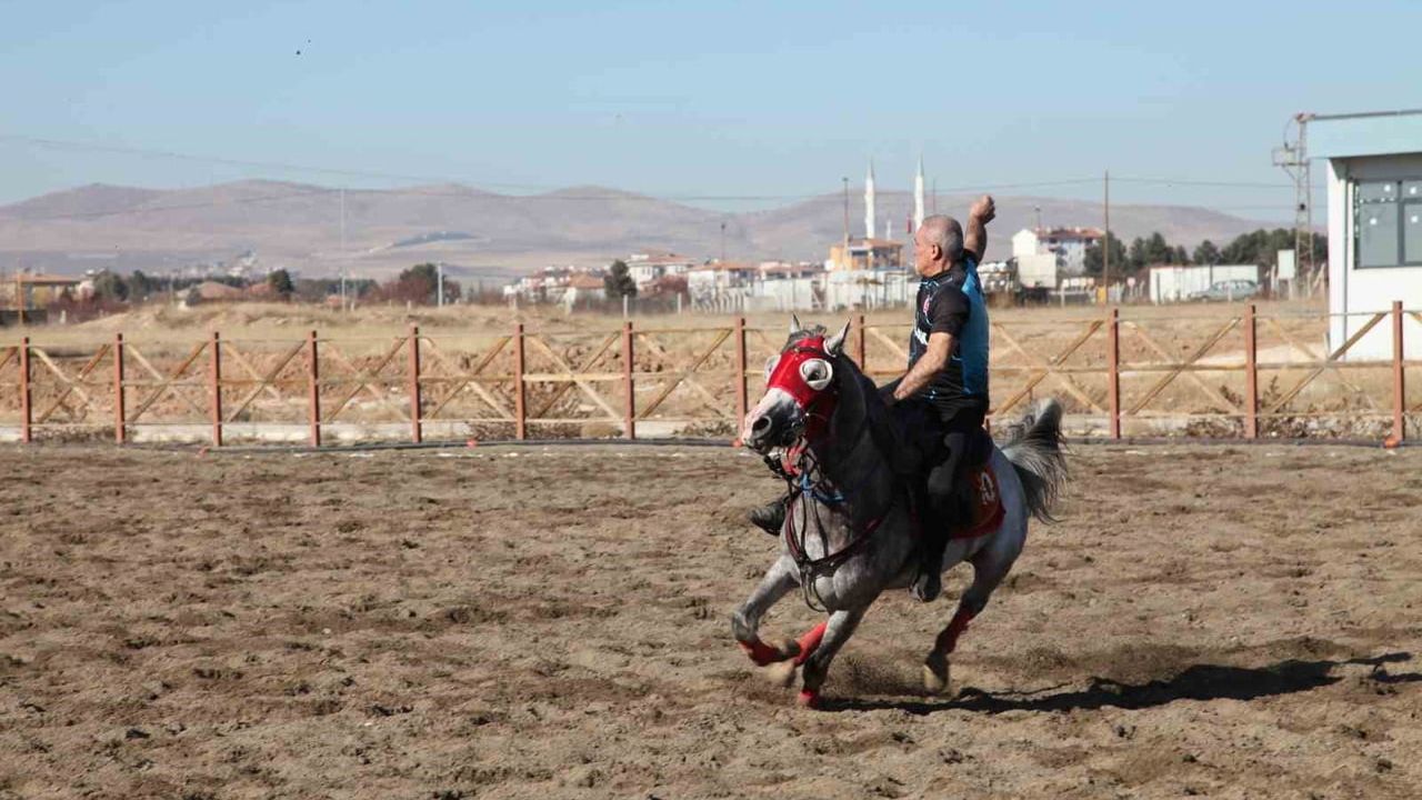 Yazıhan'da Ata Sporu Canlanıyor: Yazıhan Atlı Cirit Kulübü Şampiyonluk Peşinde