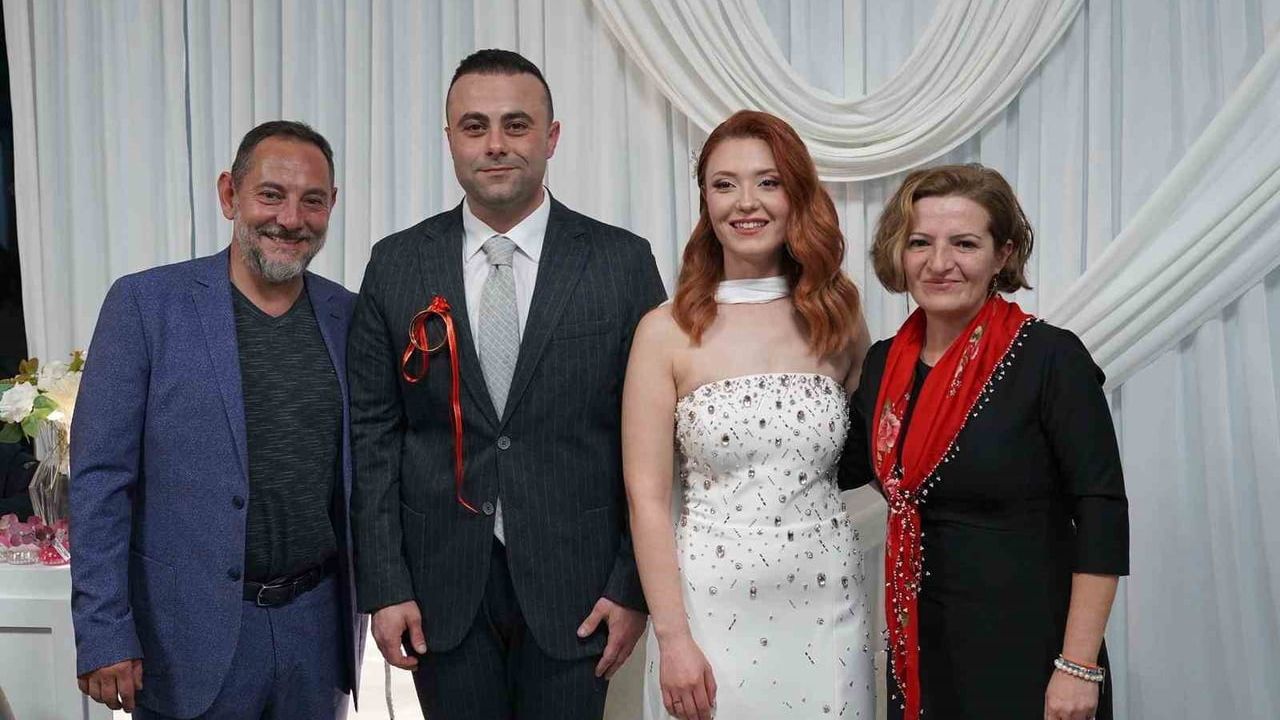 Yazmalı Efe Melike Basmacı'dan Ahde Vefa: Danışmanı Kazım Acıkara'nın Nişanı