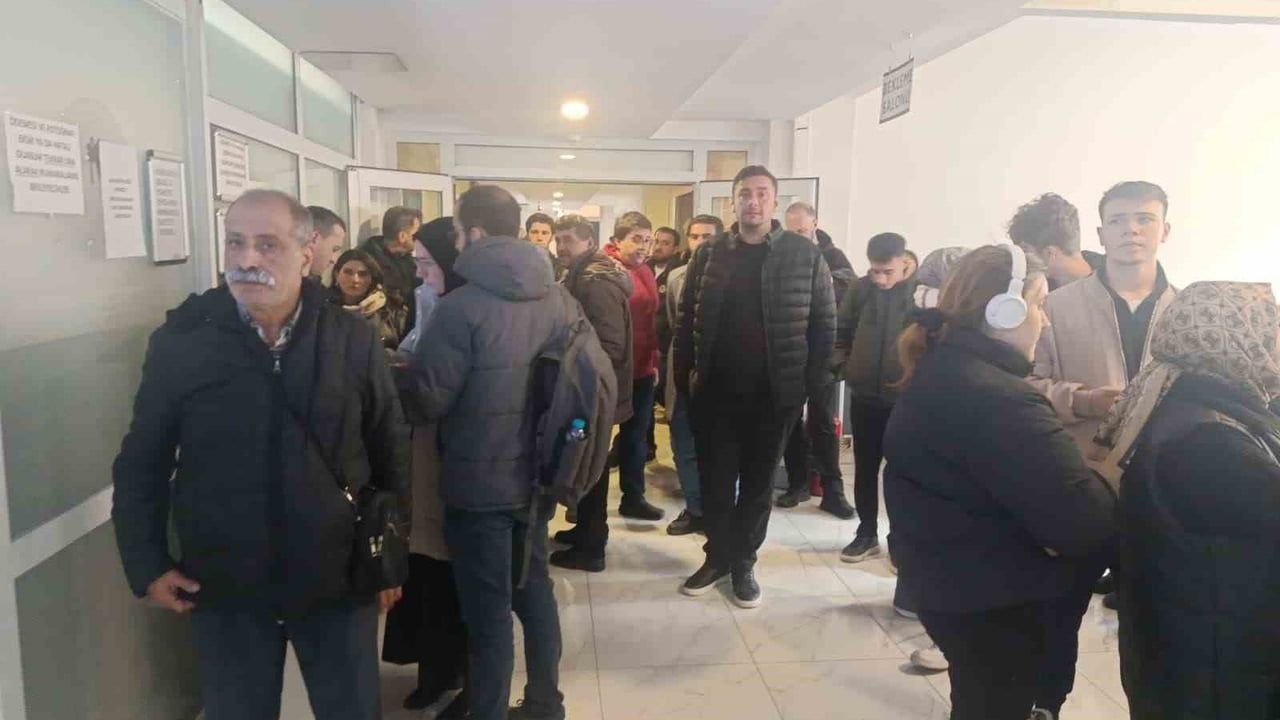 Yeni Yıla Günler Kala Nüfus Müdürlüklerinde Yoğunluk: Harç Zamları Vatandaşları Yollara Düşürdü