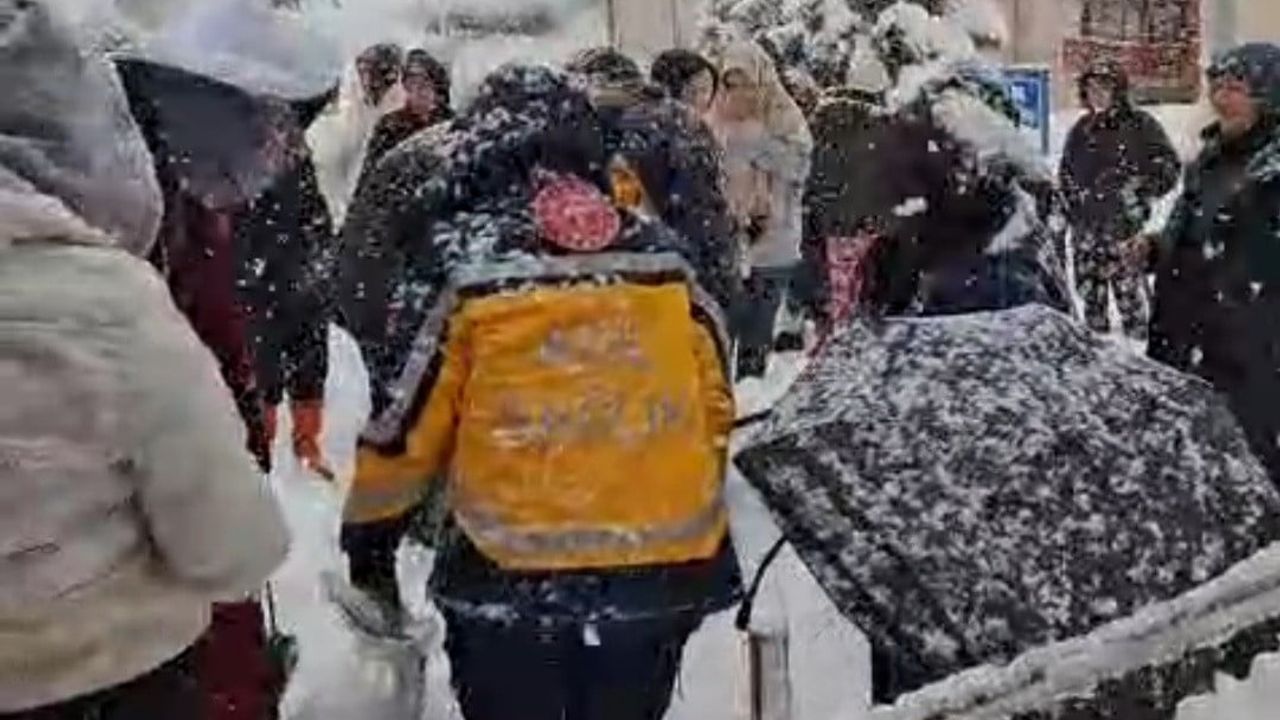 Yenice'de Kız Yurdunda Merdiven Kazası: Öğrenci Yaralandı