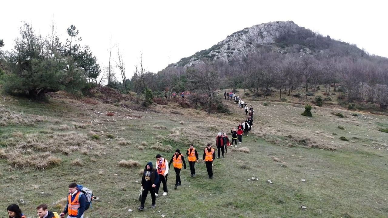Yenişehir'de 12 km Doğa Yürüyüşü: Gençler Stres Attı