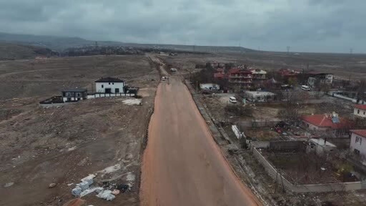 Yeşilburç'ta Modern Yol Atağı: Niğde'de 300 km Satıh, 70 km Sıcak Asfalt