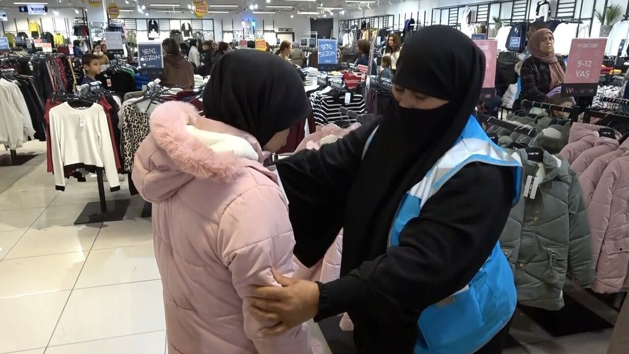 Yetimler Vakfı Gaziantep’te 250 Yetime Kışlık Yardım