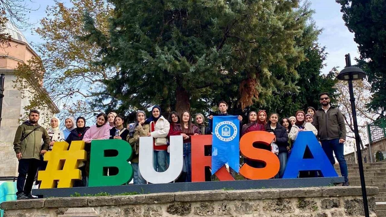 Yıldırım’da Gençler 'Adım Adım Kadim Bursa' ile Tarihi Keşfediyor