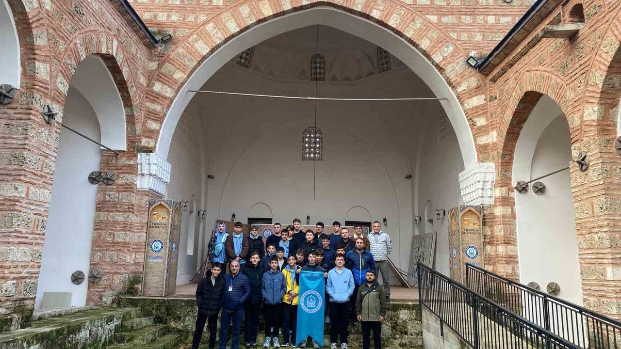 Yıldırım'da Gençler 'Adım Adım Kadim Bursa' ile Tarihi Yolculuk