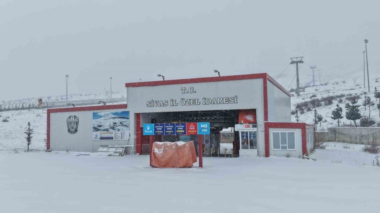 Yıldız Dağı Kayak Merkezi Beyaza Büründü