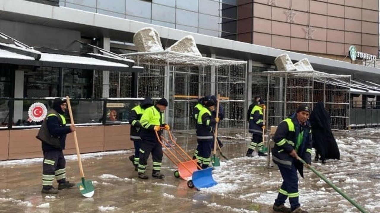 Yılmaz’dan Kar Yağışı Uyarısı: Şehitkamil 750 Personelle Teyakkuzda