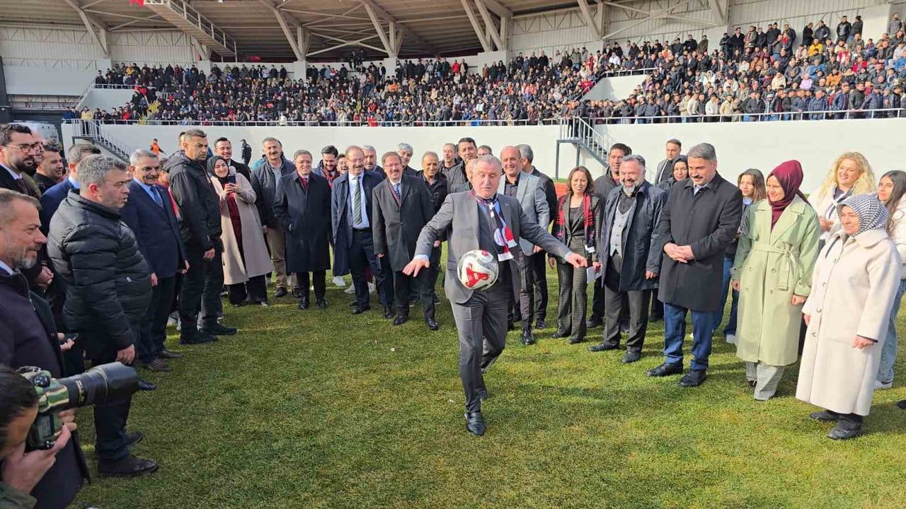 Yozgat Şehir Stadyumu Bakan Osman Aşkın Bak’ın Katılımıyla Açıldı