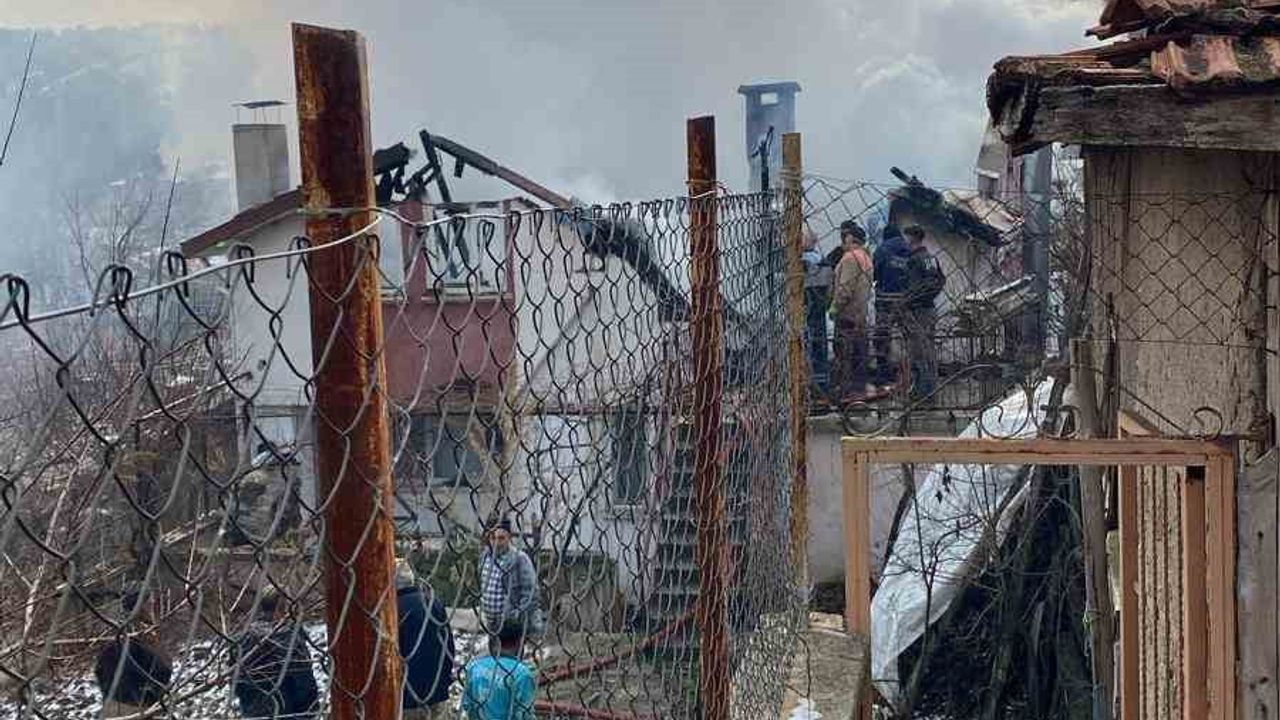 Yozgat'ta 3 Katlı Binada Yangın: Yoğun Duman Gökyüzünü Kapladı