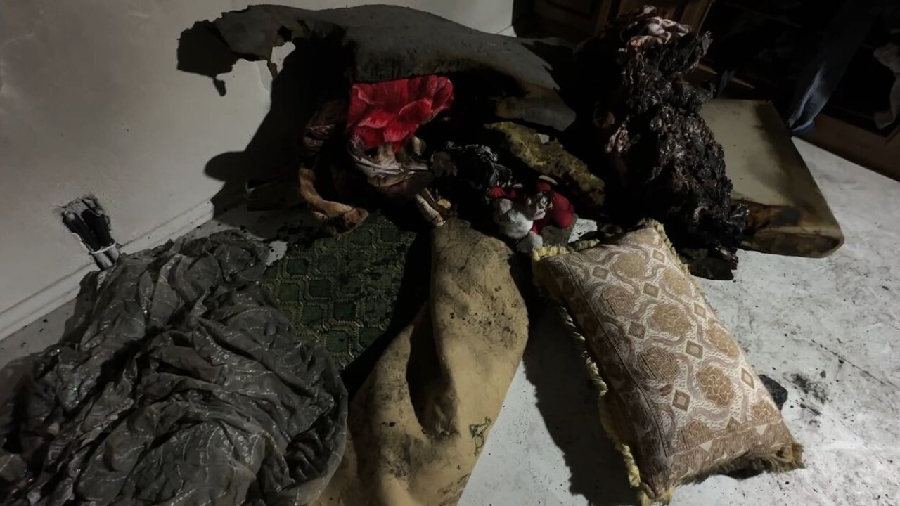 Yüksekova'da Şarjda Patlayan Telefon Ev Yaktı: Kartal Ailesi Ölümden Döndü