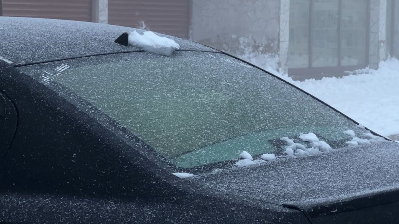 Yüksekova'da Yoğun Sis ve Kar Hayatı Olumsuz Etkiledi