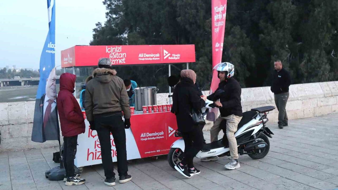 Yüreğir Belediyesi'nden Sabah Sıcak Çorba İkramı: Adana'da 5 Noktada