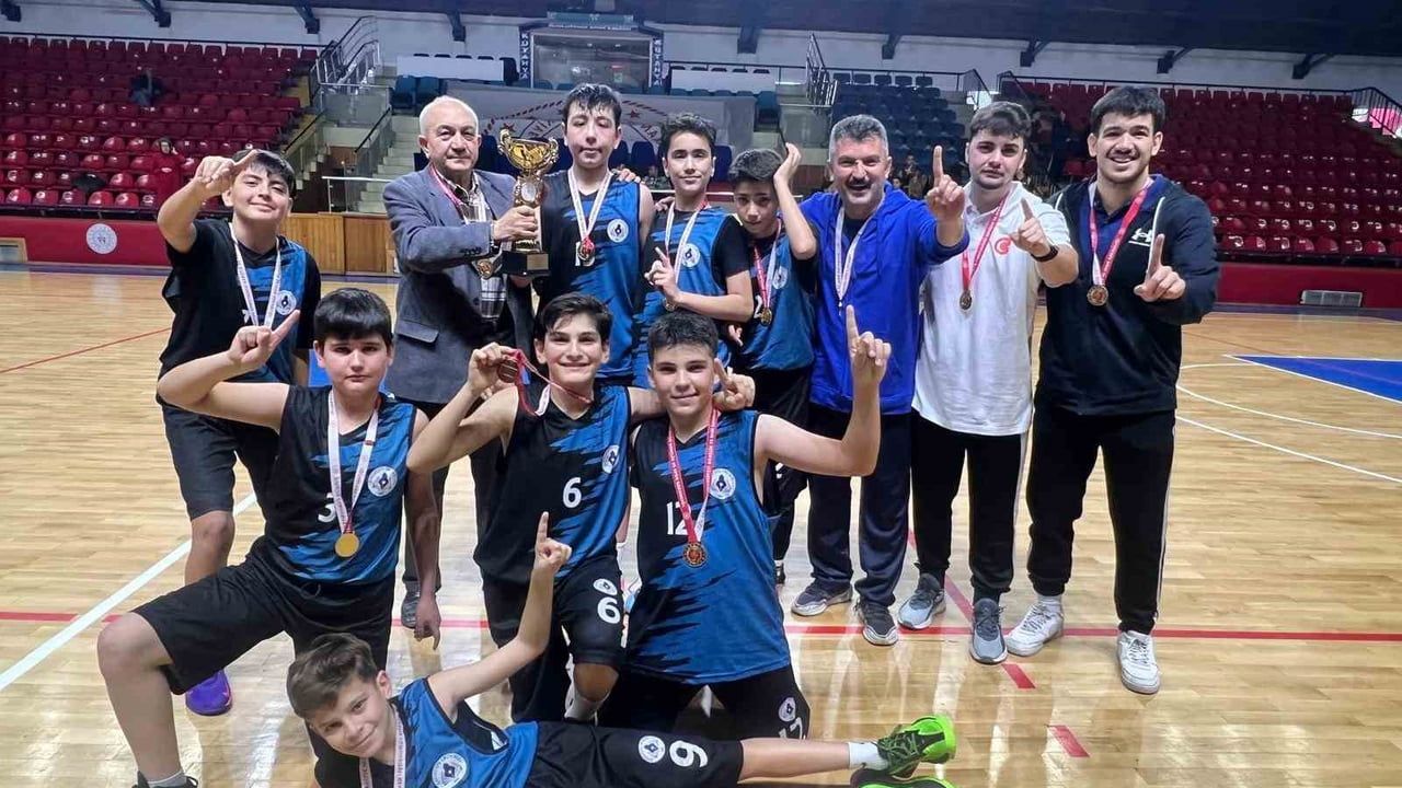 Zafertepe Ortaokulu Kütahya Şampiyonu — Yıldız Erkekler 2025-2026