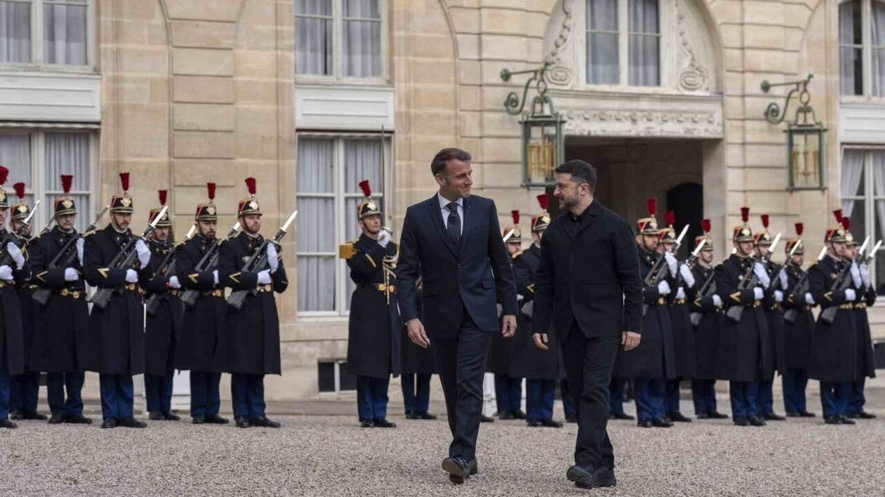 Zelenskiy Paris'te Macron ile Görüştü — Elysee'de Barış Görüşmesi